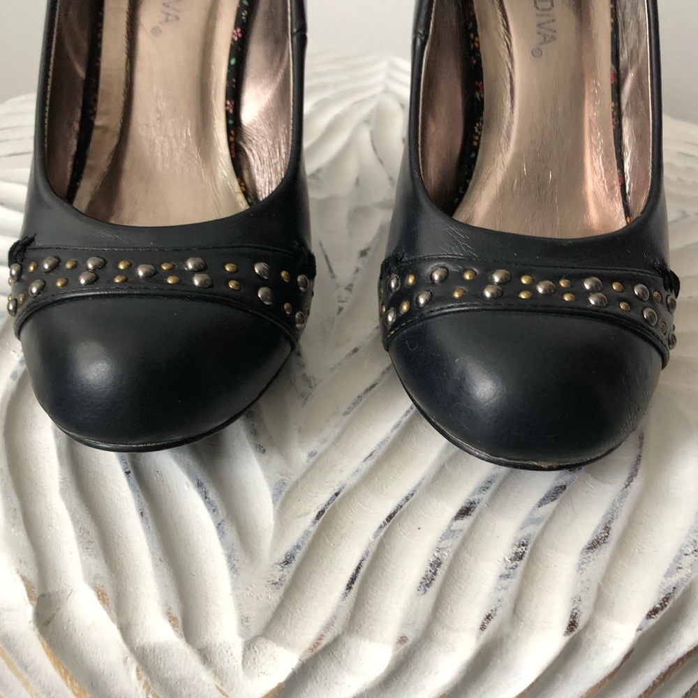 Wild Diva Black Studded Heels 7 Black Pumps with Metal Stud Accents - Picture 3 of 14